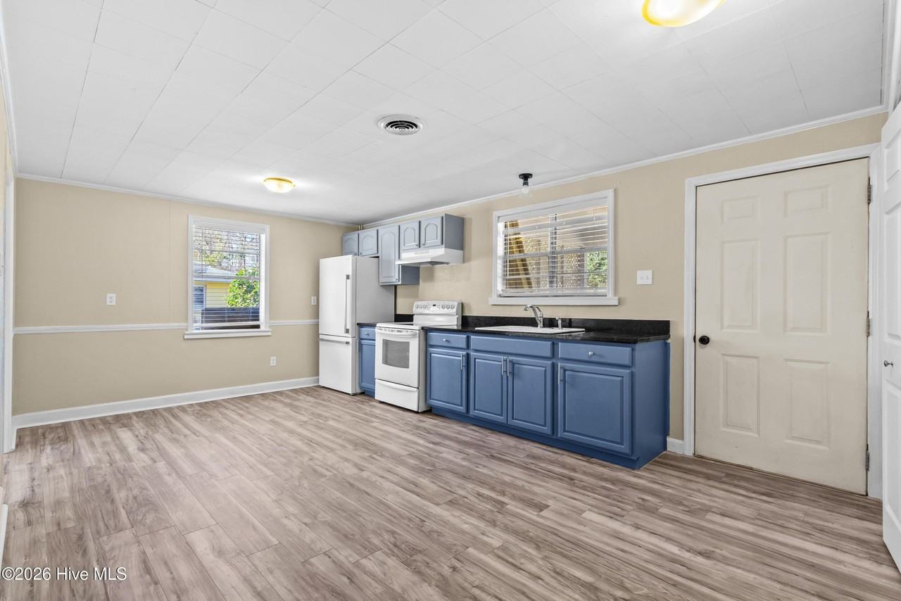 404 Pine St - Photo 5 of 26