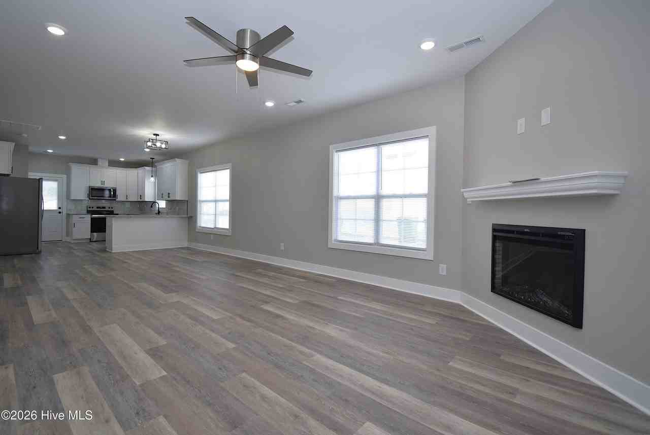 704 Abigail Taylor Dr Unit B - Photo 2 of 16