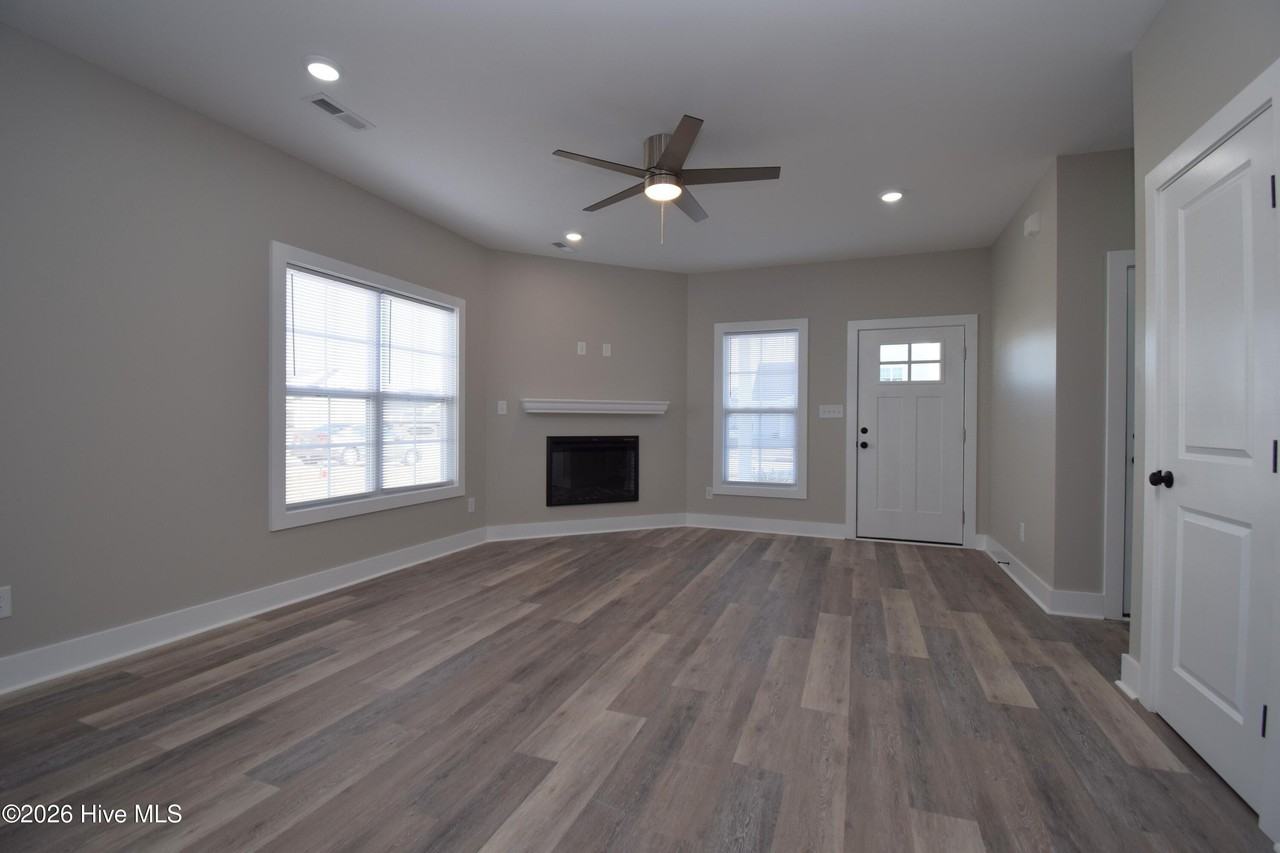 704 Abigail Taylor Dr Unit B - Photo 3 of 16