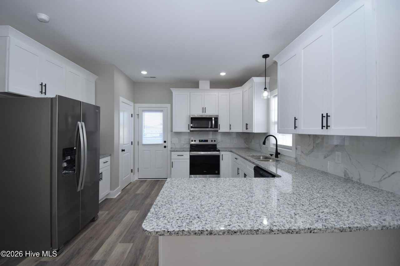 704 Abigail Taylor Dr Unit B - Photo 5 of 16