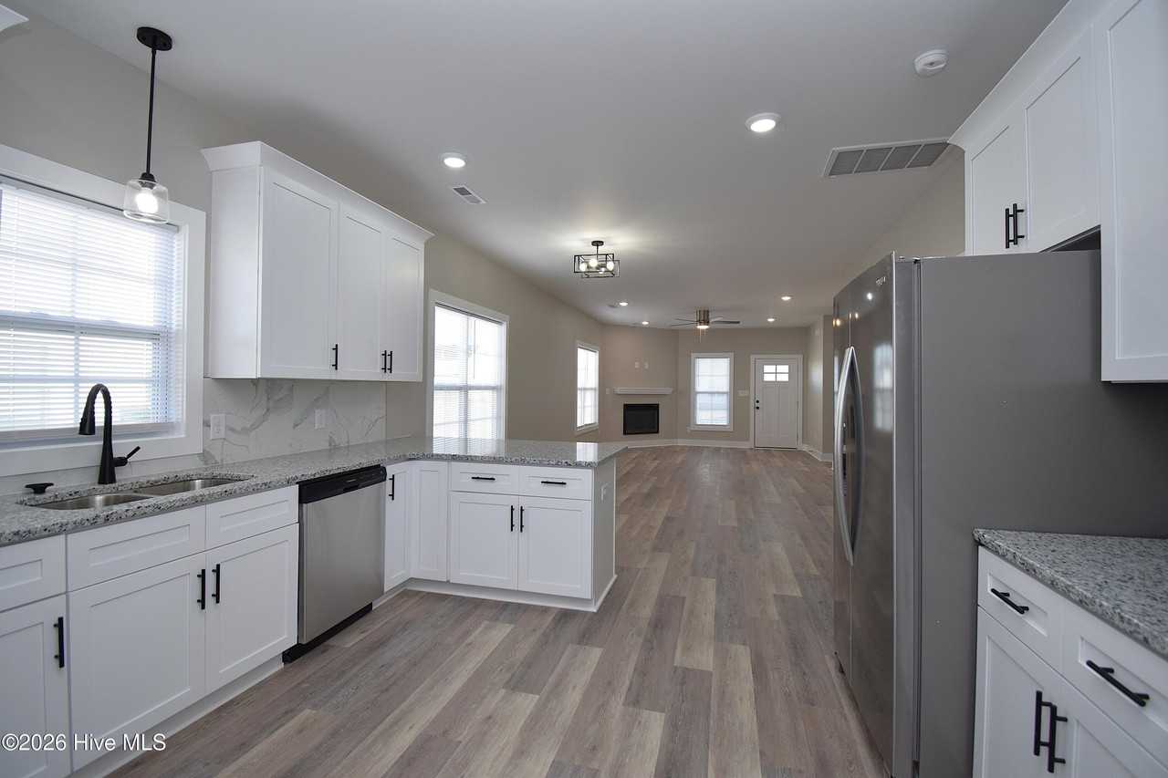 704 Abigail Taylor Dr Unit B - Photo 6 of 16