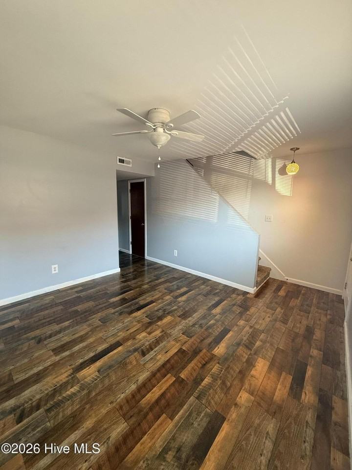 3320 Bridges St Apt 14 - Photo 3 of 12