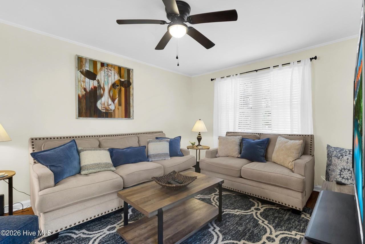 604 9th St - Photo 2 of 28