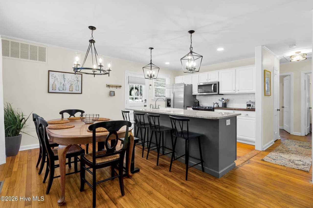 604 9th St - Photo 5 of 28