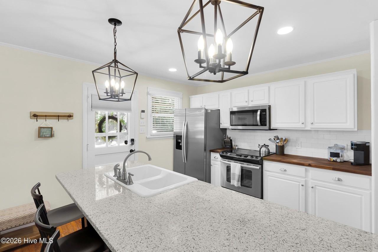 604 9th St - Photo 6 of 28