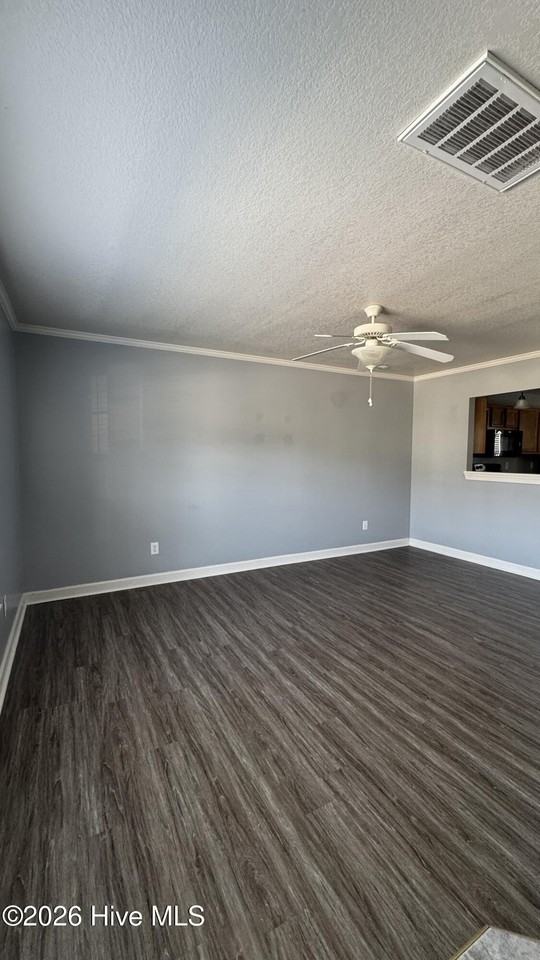 108 Ashwood Dr - Photo 3 of 13