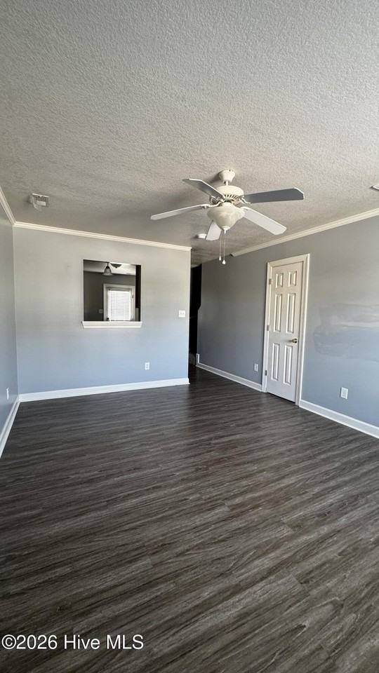 108 Ashwood Dr - Photo 5 of 13