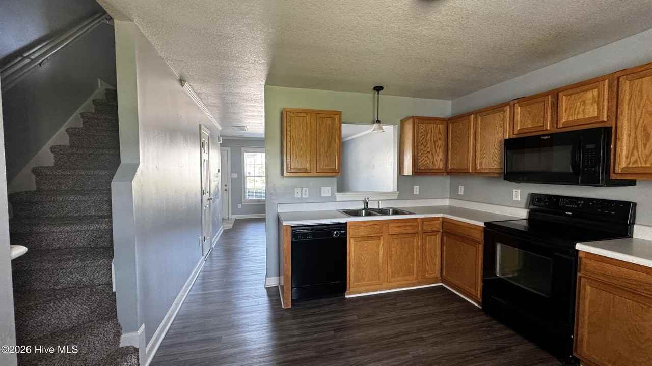 108 Ashwood Dr - Photo 7 of 13