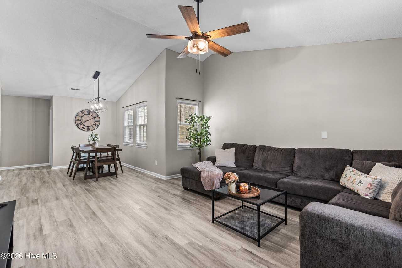 612 Crissy Dr - Photo 6 of 29