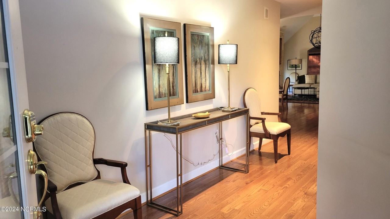 514 Cottage Ln - Photo 5 of 50