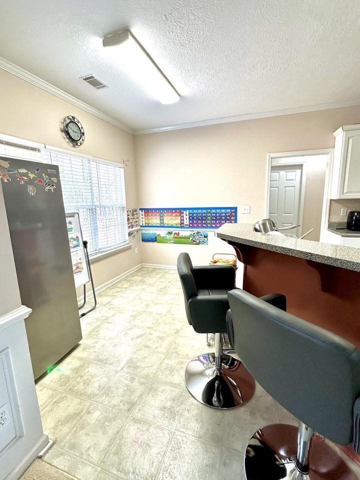 4714 Park Ridge Ct - Photo 3 of 19