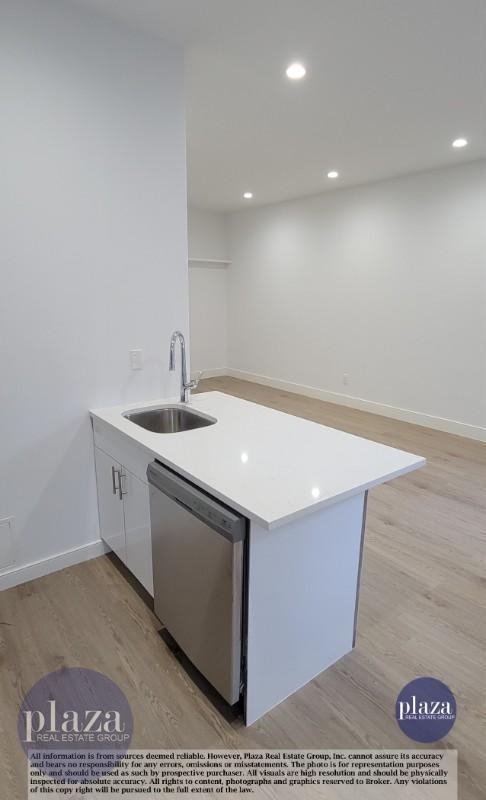 880 Lexington Ave - Photo 5 of 9