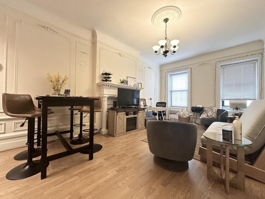 320 W 106th St - Photo 2 of 10