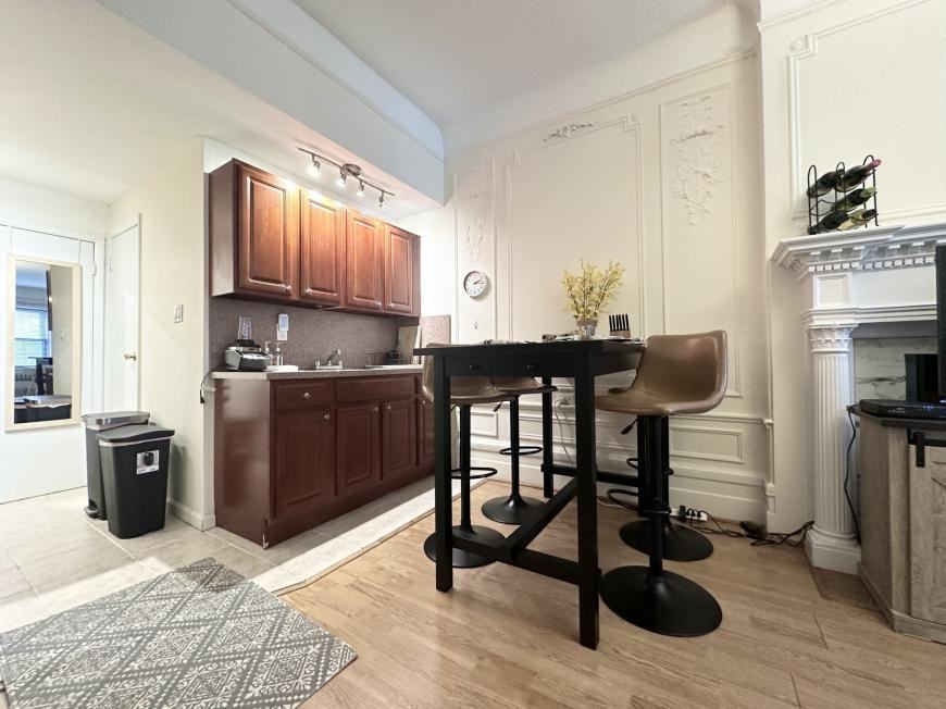 320 W 106th St - Photo 6 of 10