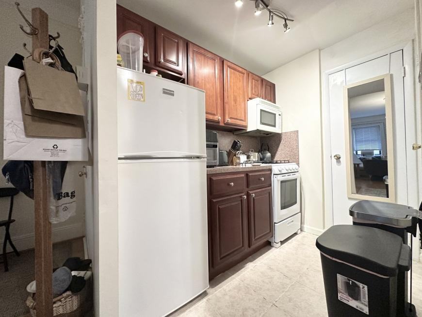 320 W 106th St - Photo 7 of 10