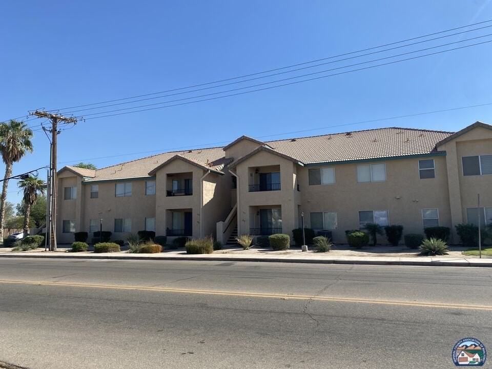 858 Rodeo Dr - Photo 2 of 17