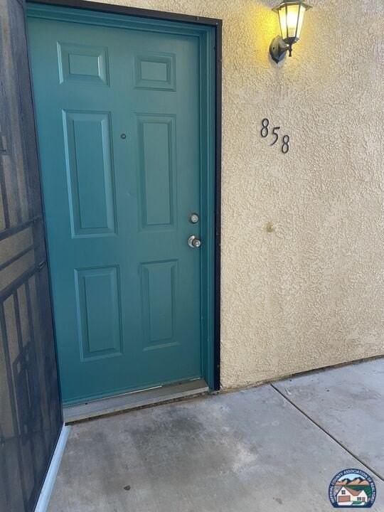 858 Rodeo Dr - Photo 4 of 17