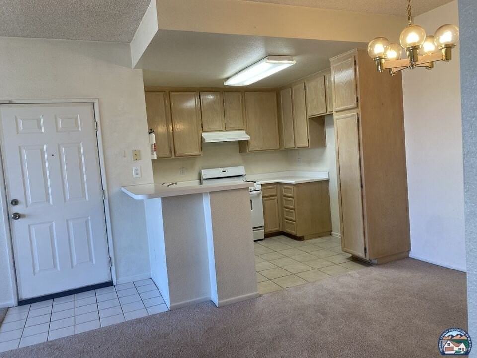 858 Rodeo Dr - Photo 5 of 17