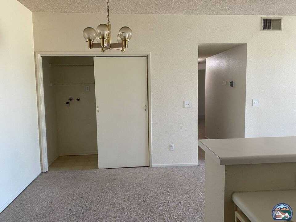 858 Rodeo Dr - Photo 6 of 17