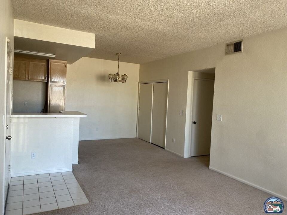 858 Rodeo Dr - Photo 7 of 17