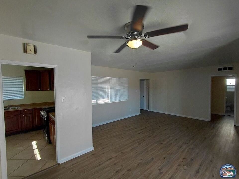 658 S Cesar Chavez St - Photo 2 of 14