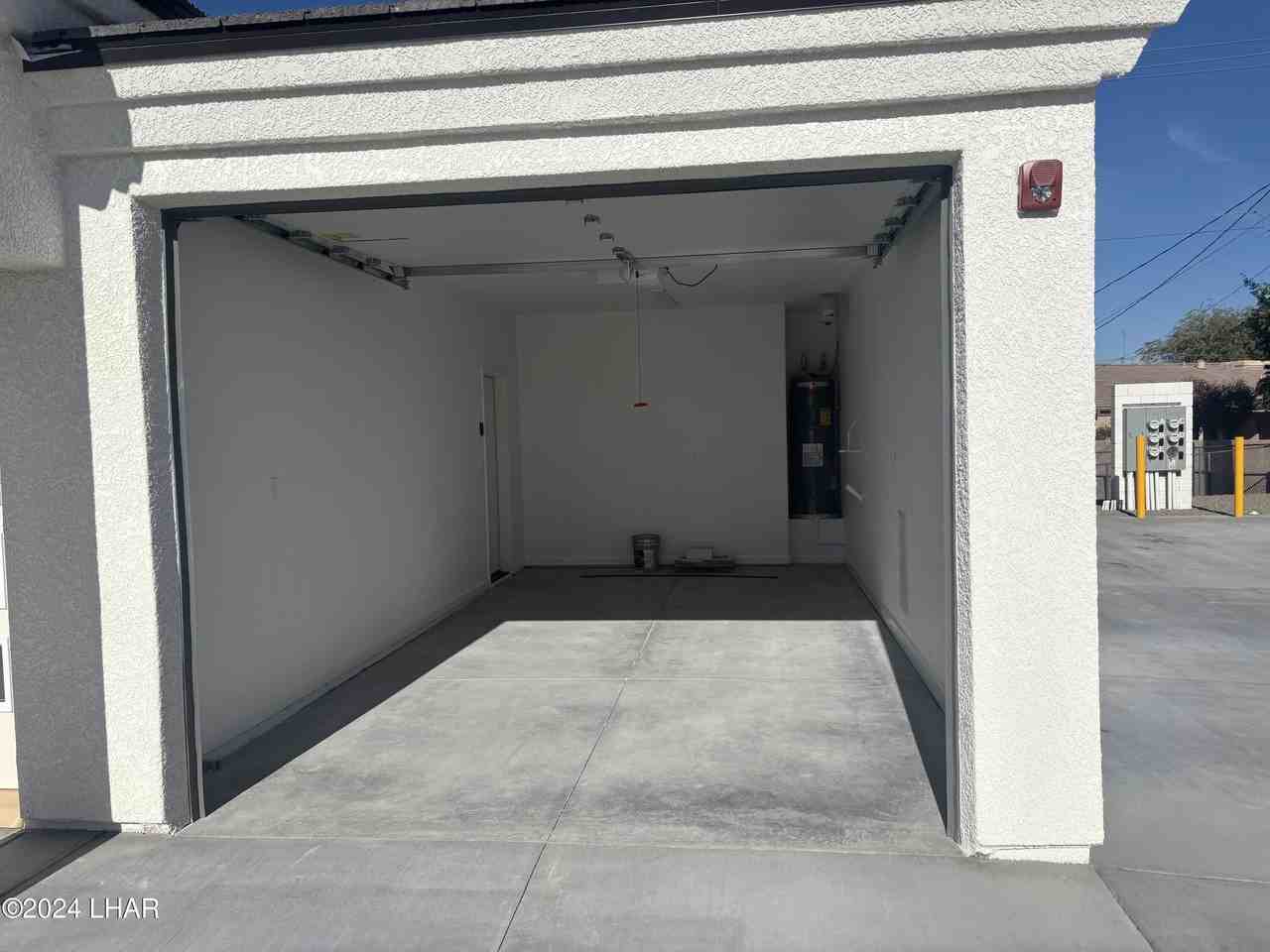 2661 Tonto Dr Apt A - Photo 3 of 13