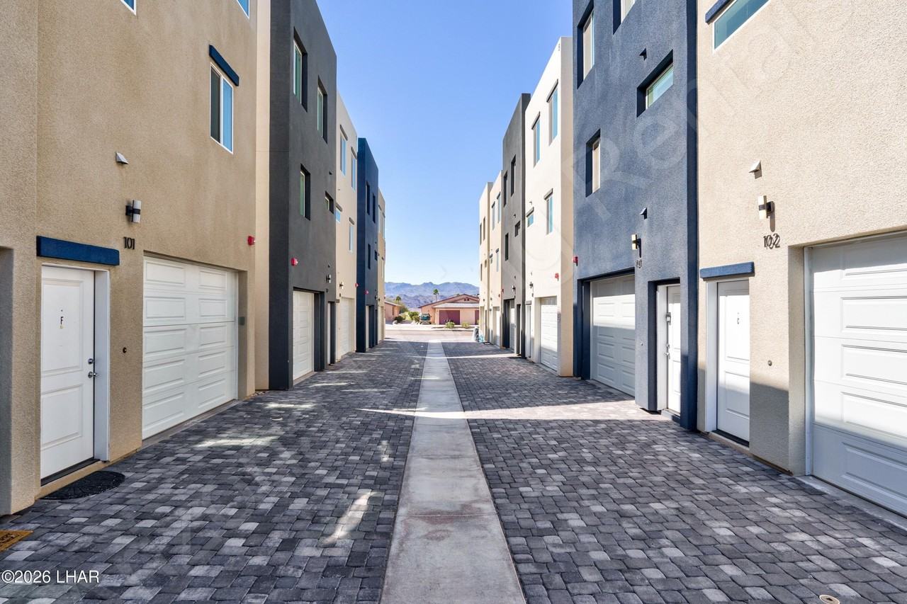 2061 Magnolia Dr Unit E102 - Photo 2 of 19