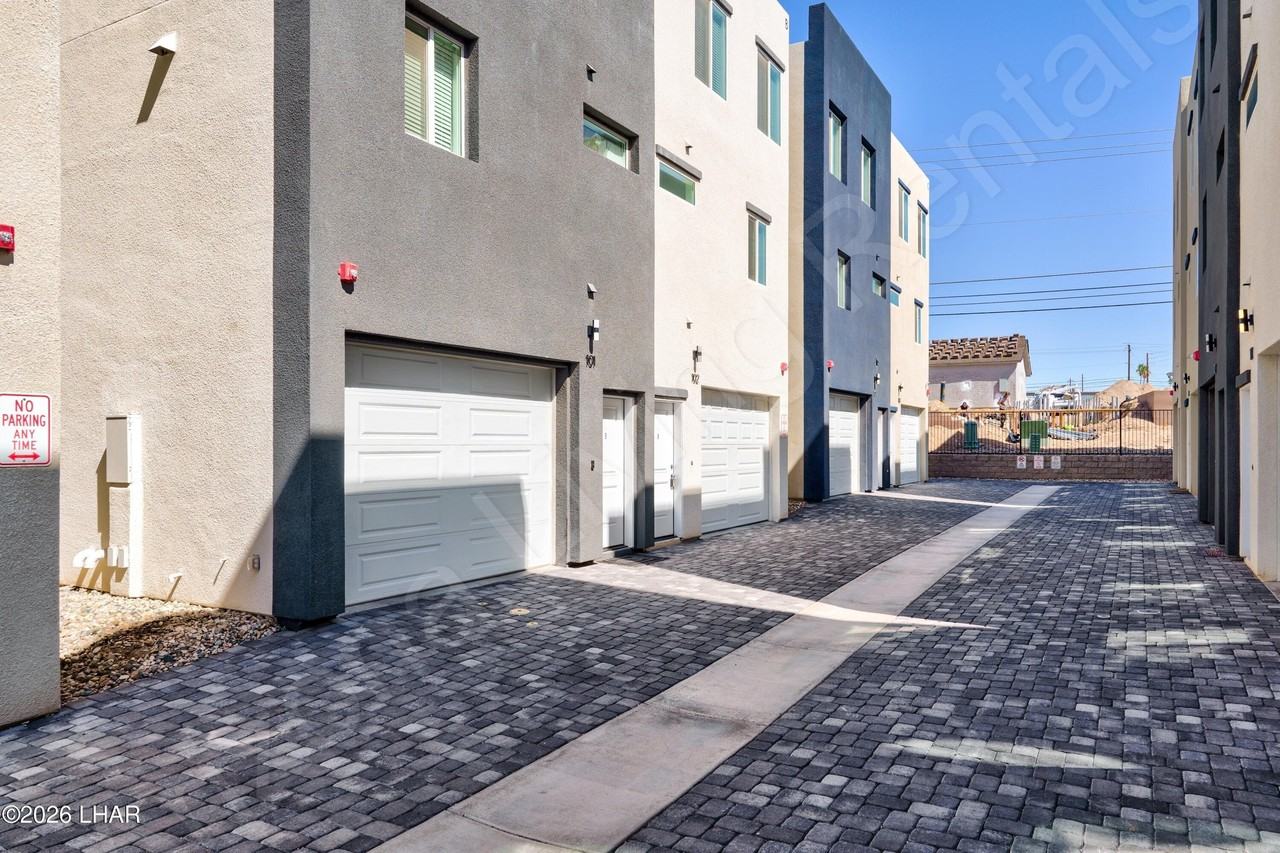 2061 Magnolia Dr Unit E102 - Photo 3 of 19