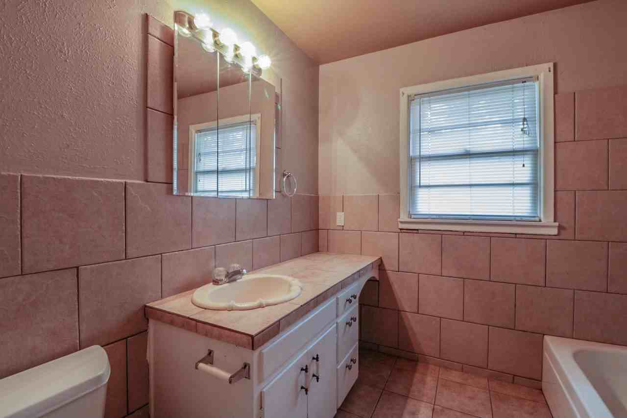 4103 17th St Apt A - Photo 4 of 6