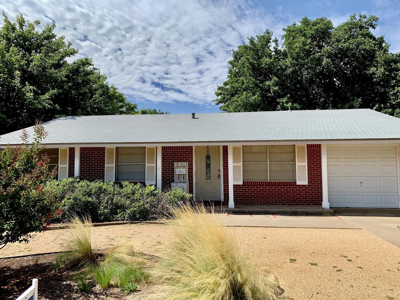 5423 45th St - Photo 2 of 15