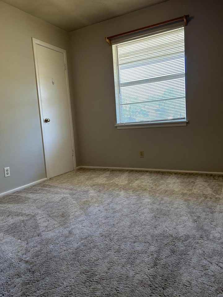 5423 45th St - Photo 6 of 15