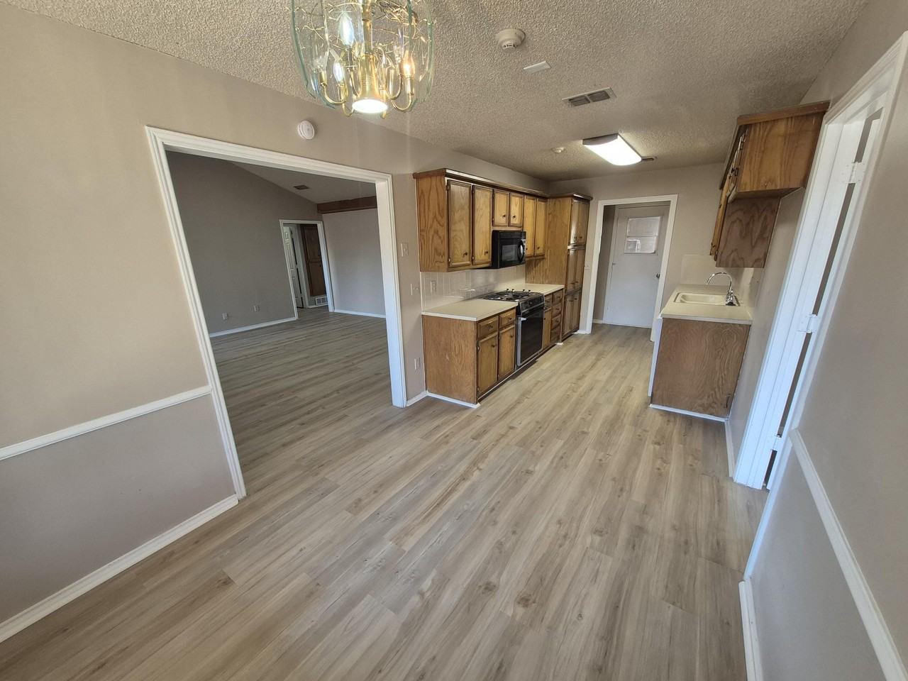 5209 95th St - Photo 6 of 27