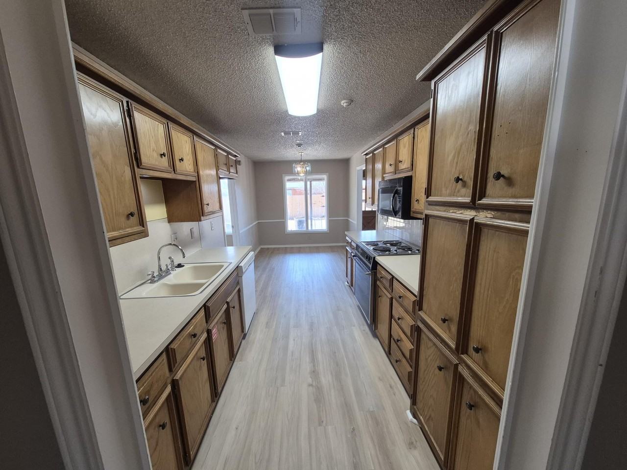 5209 95th St - Photo 7 of 27