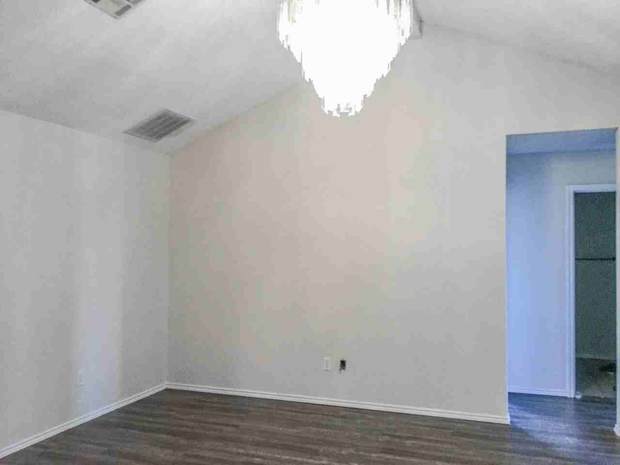 6230 6th St - Photo 4 of 10