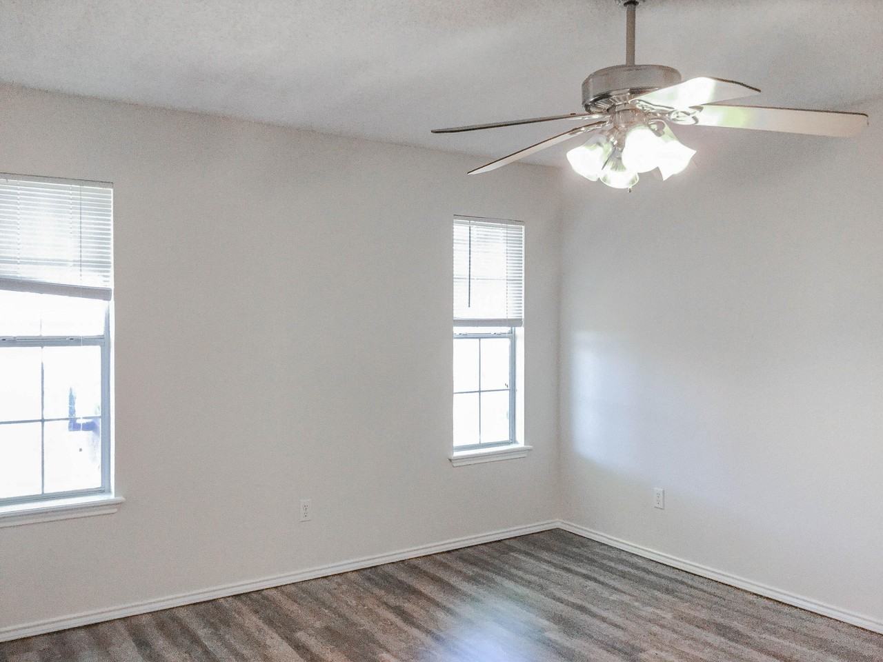 6230 6th St - Photo 5 of 10