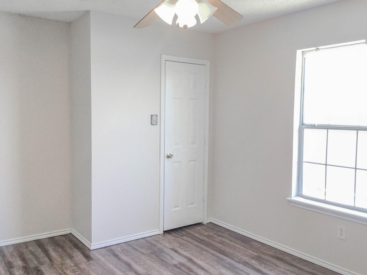 6230 6th St - Photo 7 of 10