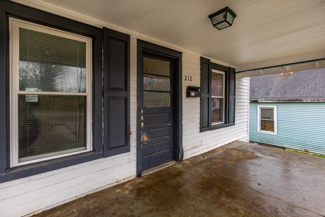 212 Montgomery Ave - Photo 3 of 20