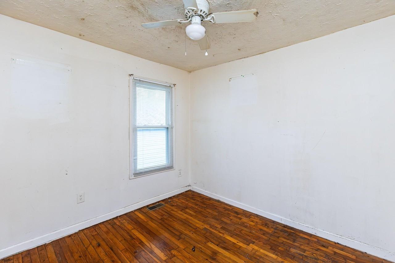 212 Montgomery Ave - Photo 6 of 20