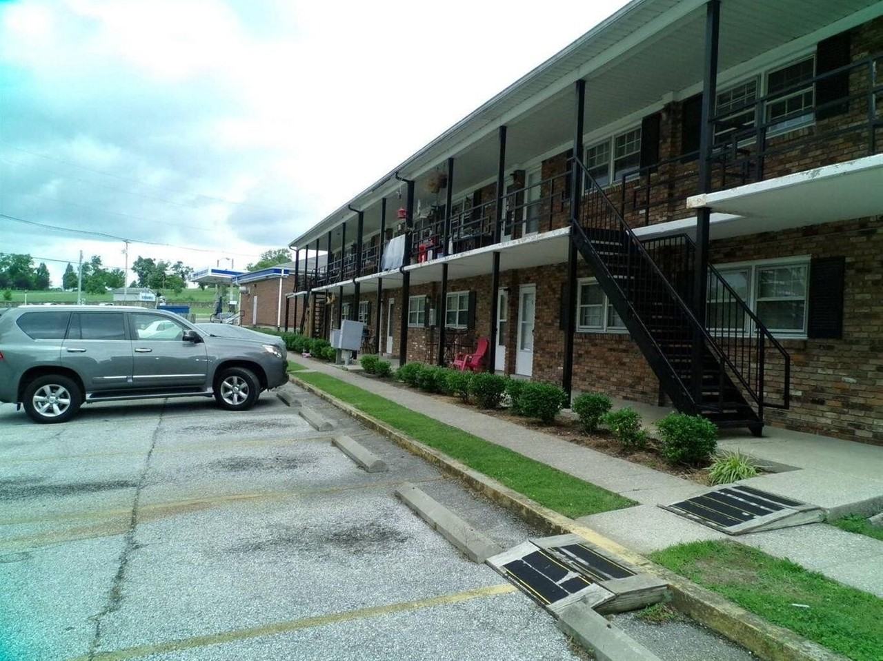 903 Collins Ln Apt 9 - Photo 2 of 30