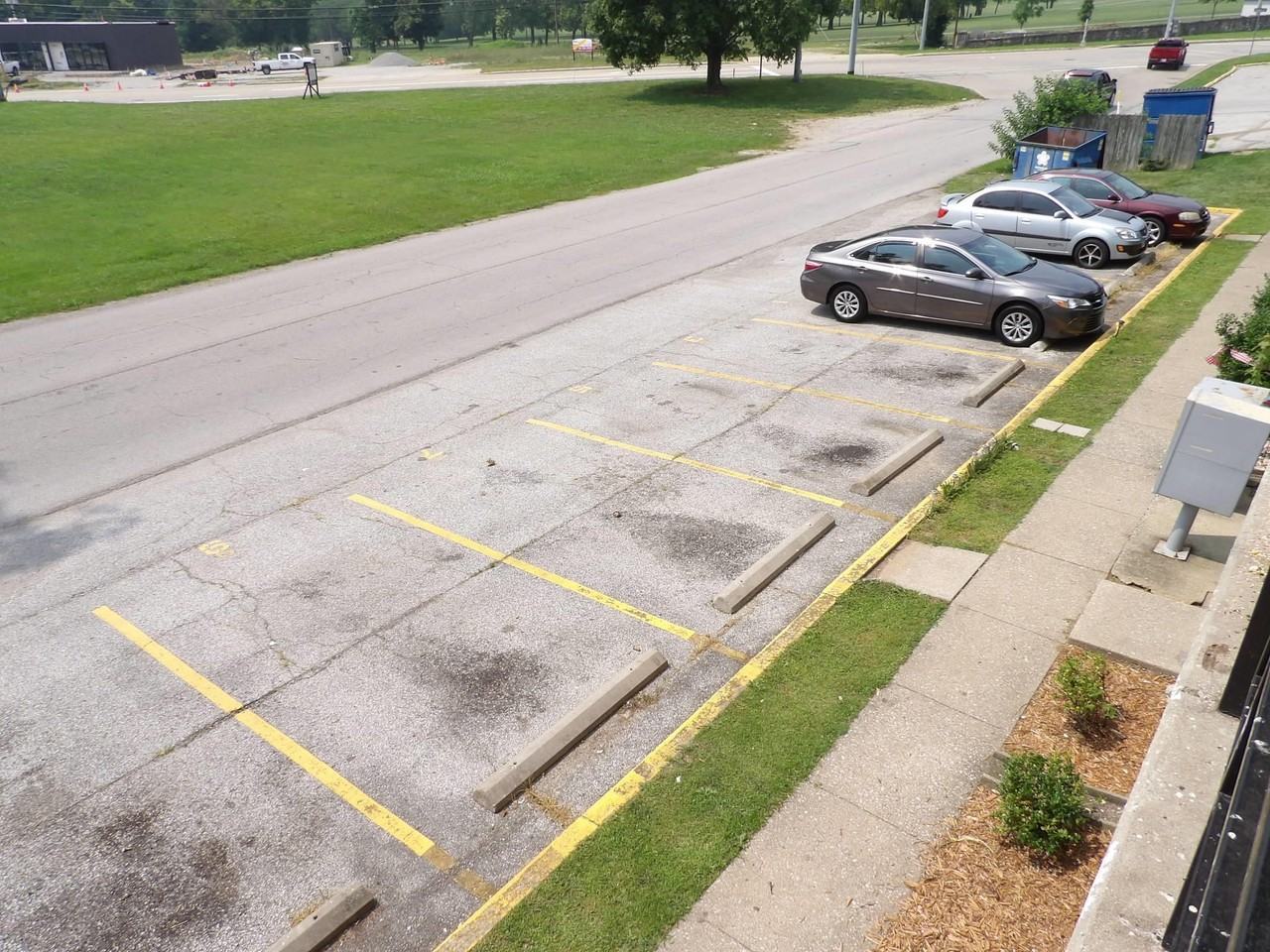 903 Collins Ln Apt 9 - Photo 3 of 30