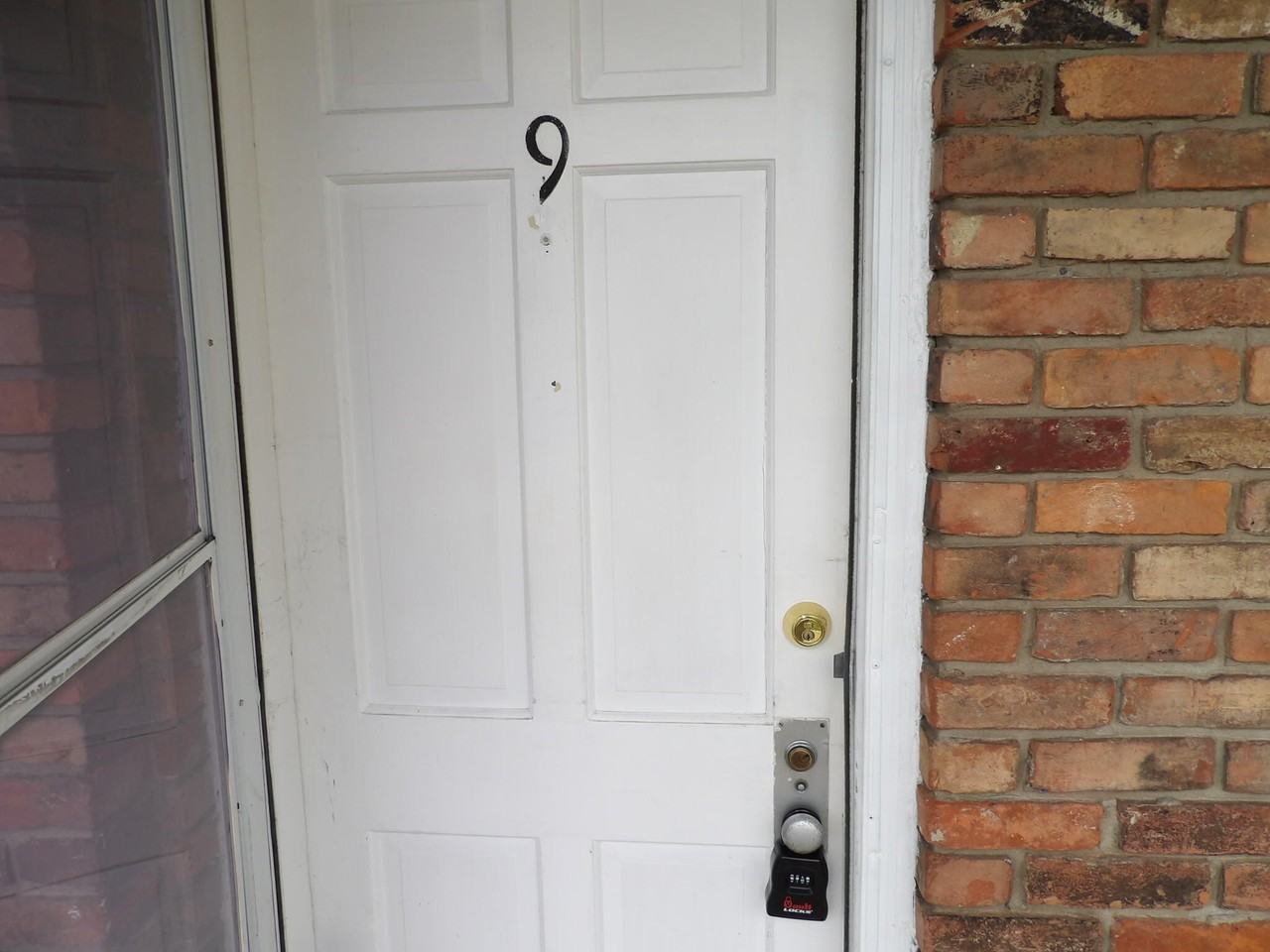 903 Collins Ln Apt 9 - Photo 6 of 30