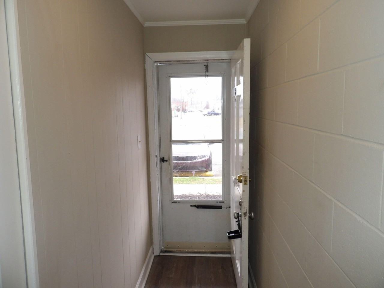 903 Collins Ln Apt 9 - Photo 7 of 30