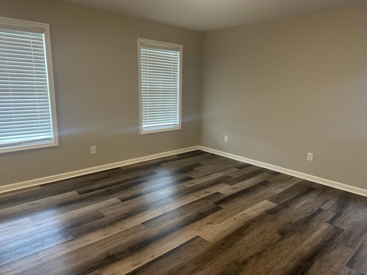 2040 Dolly Dr - Photo 2 of 8