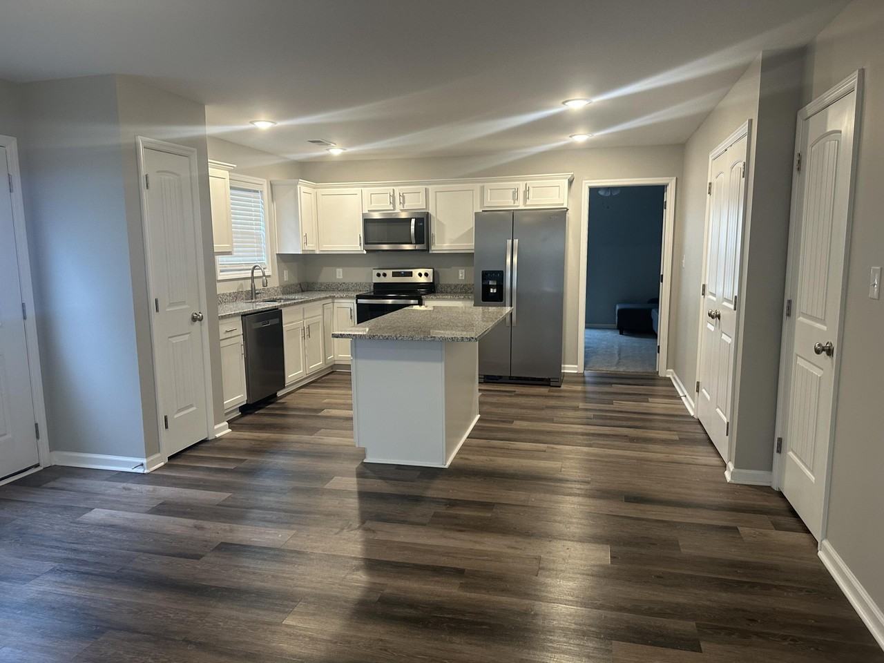 2040 Dolly Dr - Photo 3 of 8