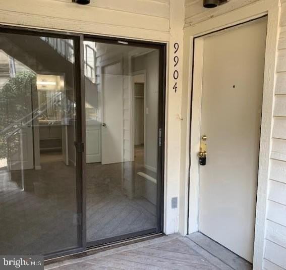 9904 Hellingly Pl - Photo 2 of 17