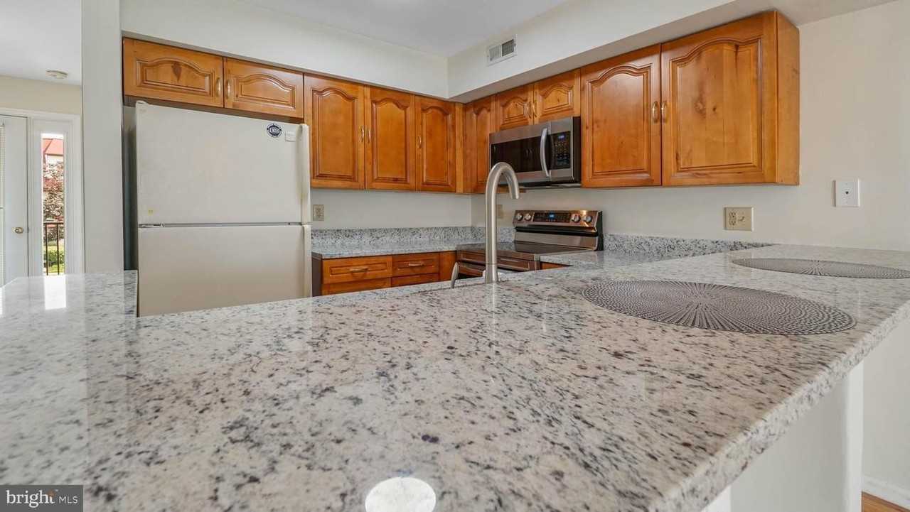 26-C Queen Anne Way - Photo 4 of 13