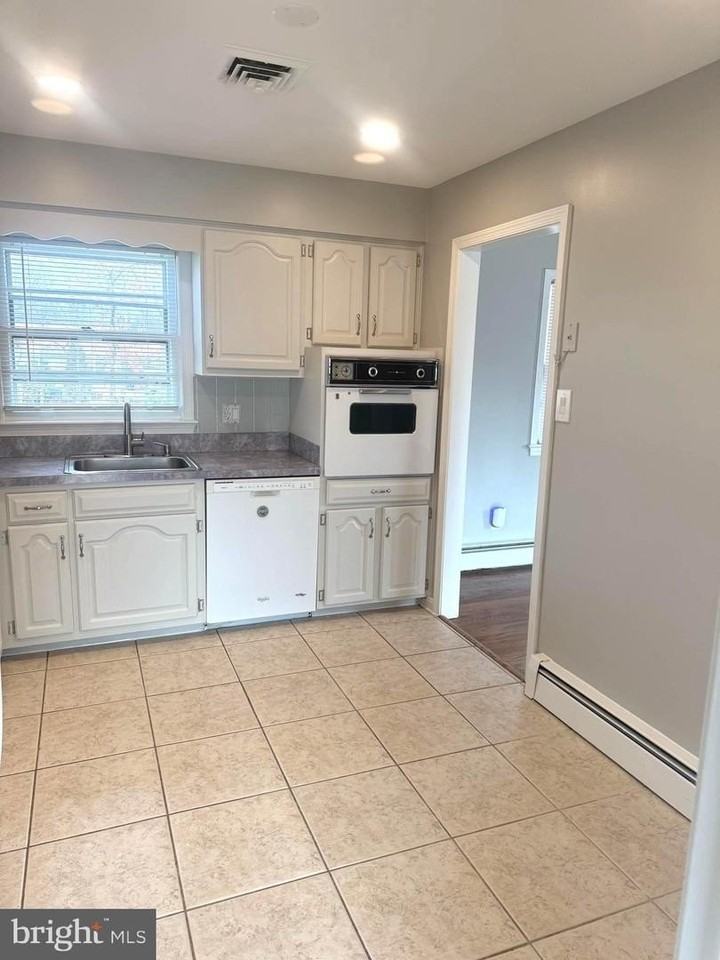 6104 Briarview Ct - Photo 5 of 19