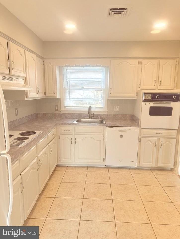 6104 Briarview Ct - Photo 6 of 19