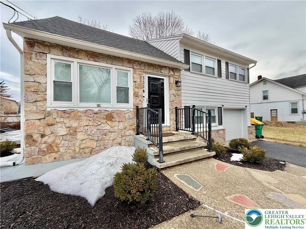 1114 Whitehall Ave - Photo 2 of 33