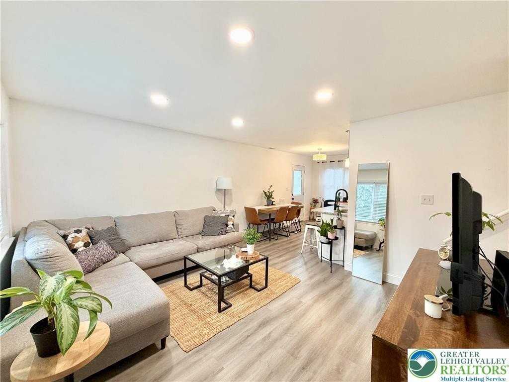 1114 Whitehall Ave - Photo 3 of 33